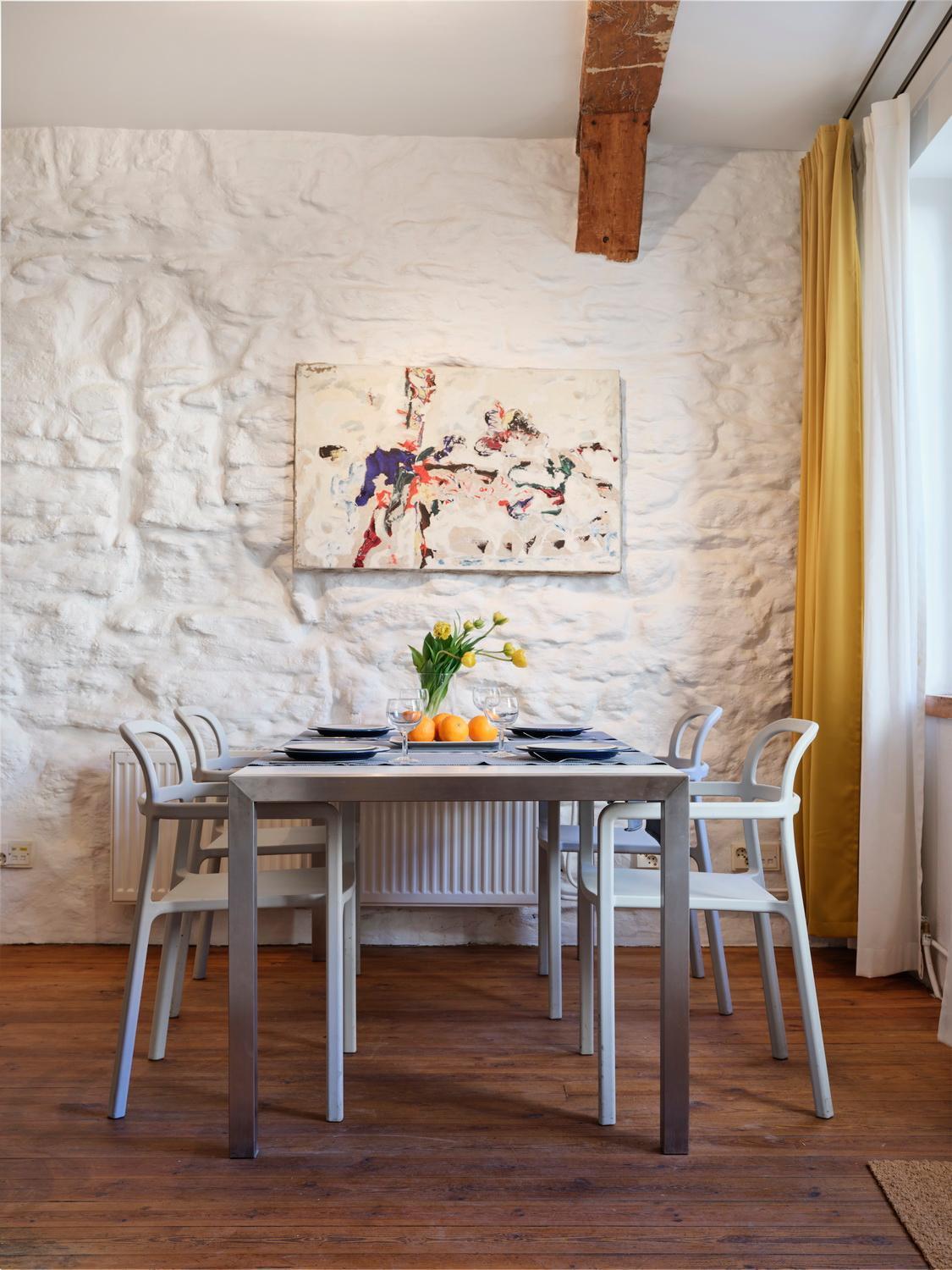Historic Apartment With Private Garden In Old Town Tallinn Bagian luar foto