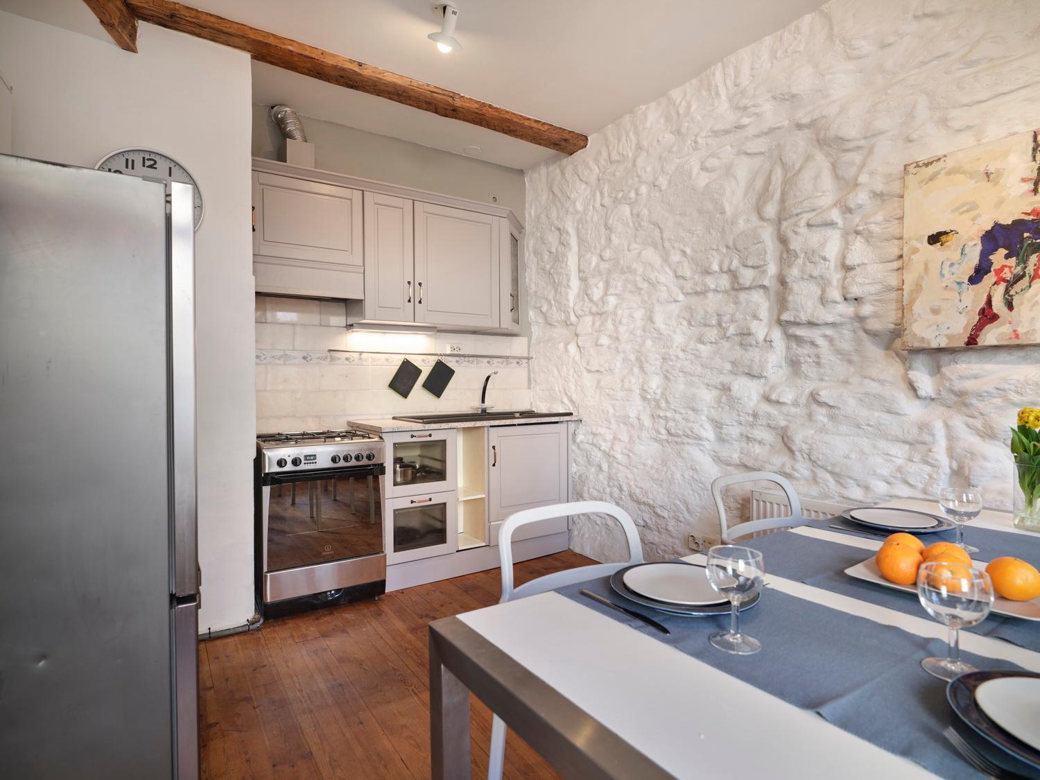 Historic Apartment With Private Garden In Old Town Tallinn Bagian luar foto